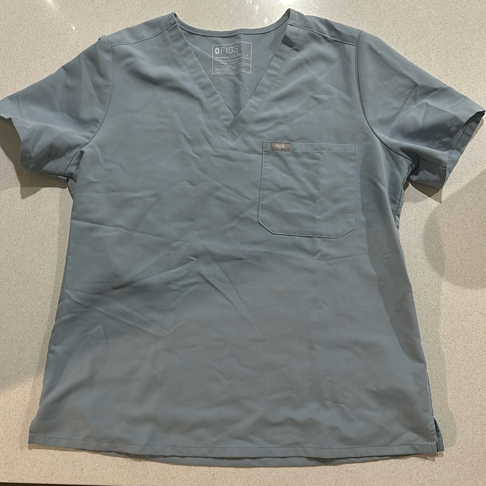 Size L “dusty blue” figs scrub top LIKE NEW